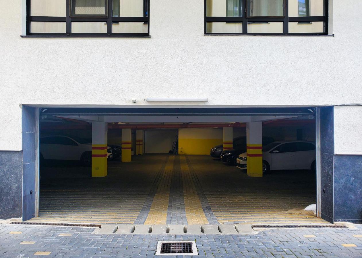 Dreamgarden Airport Apartment & Secure Parking & Airport Shuttle Iasi Exterior foto